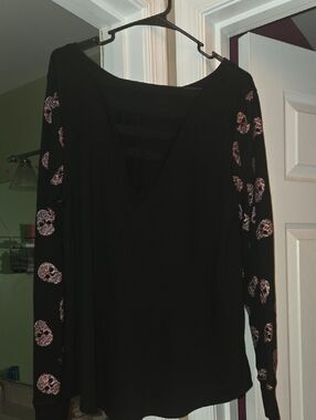 torrid Black Long Sleeve V-Neck Top with Pink Skull Accents